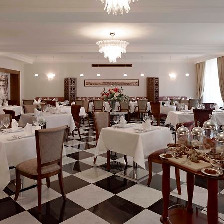 Pera Palace Hotel Istanbul Exterior foto Restaurant