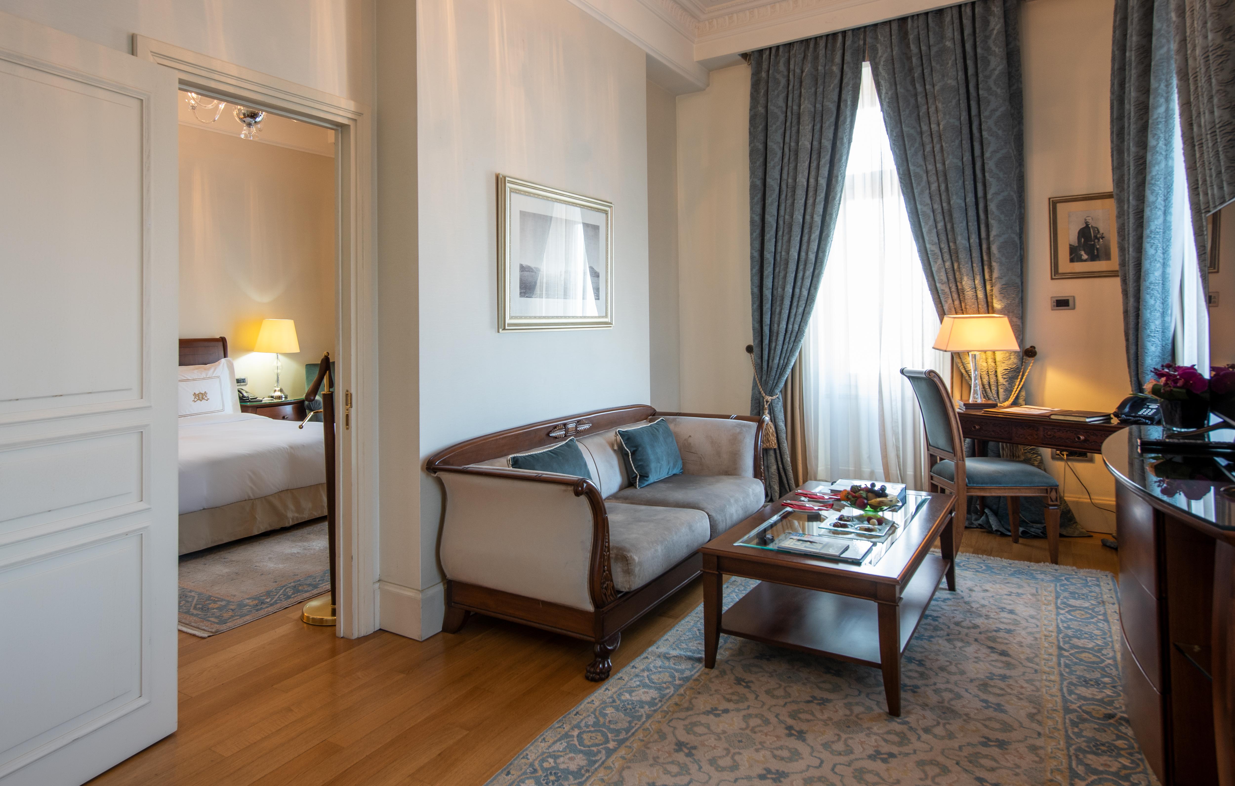 Pera Palace Hotel Istanbul Exterior foto A suite at the hotel