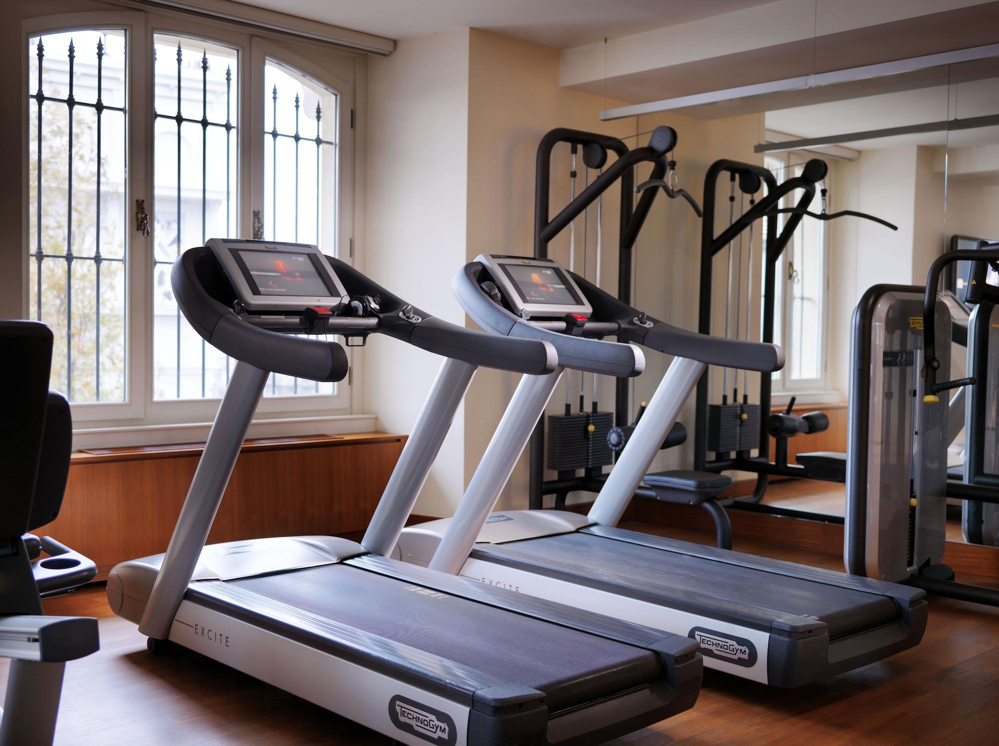 Pera Palace Hotel Istanbul Exterior foto A treadmill
