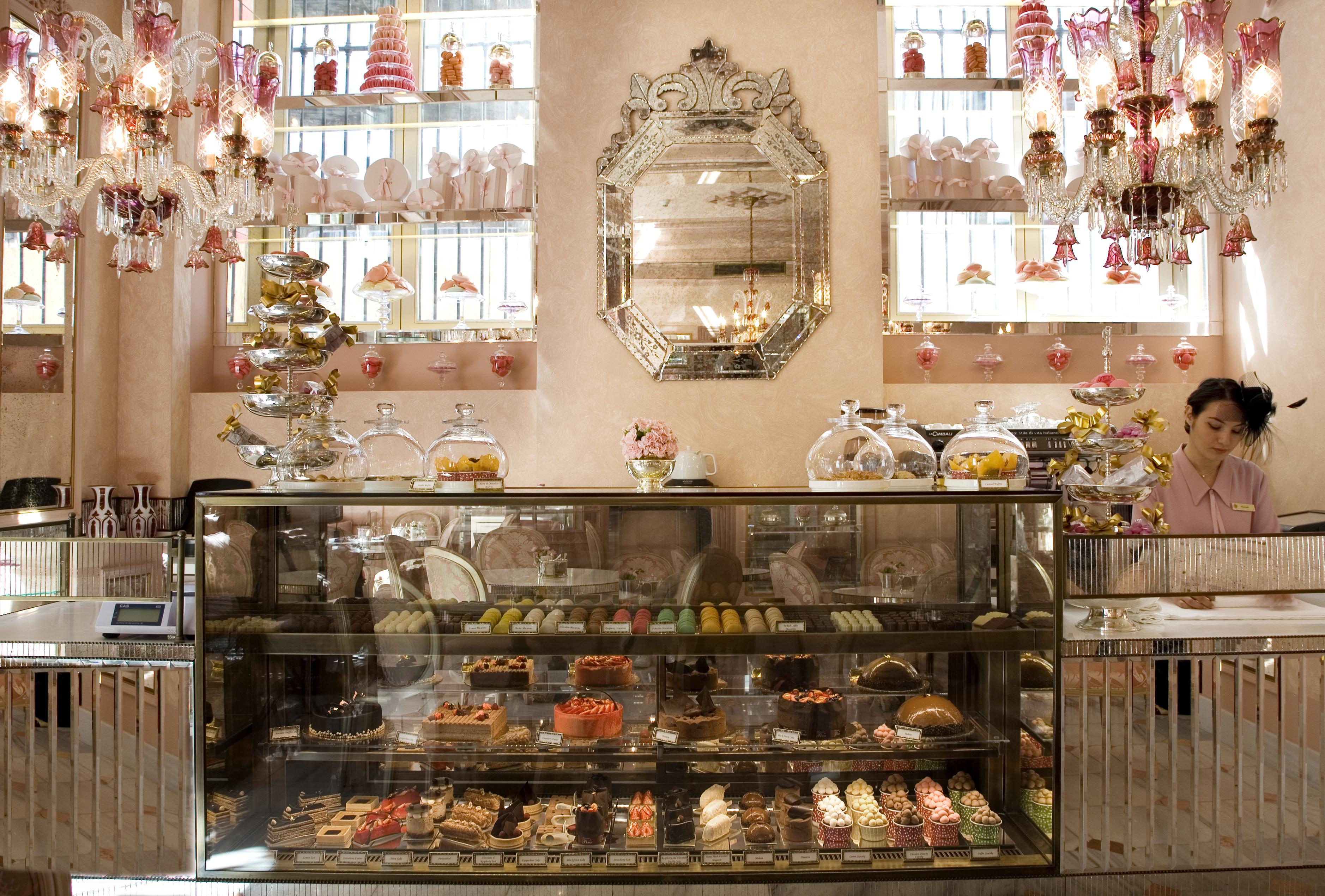 Pera Palace Hotel Istanbul Exterior foto The interior of the pastry shop