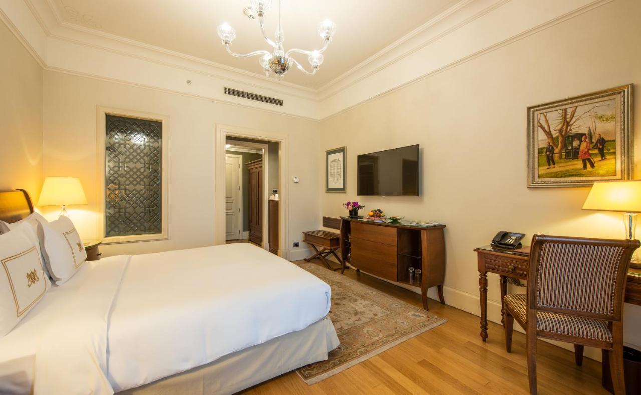 Pera Palace Hotel Istanbul Exterior foto A room at the Taj Mahal Palace