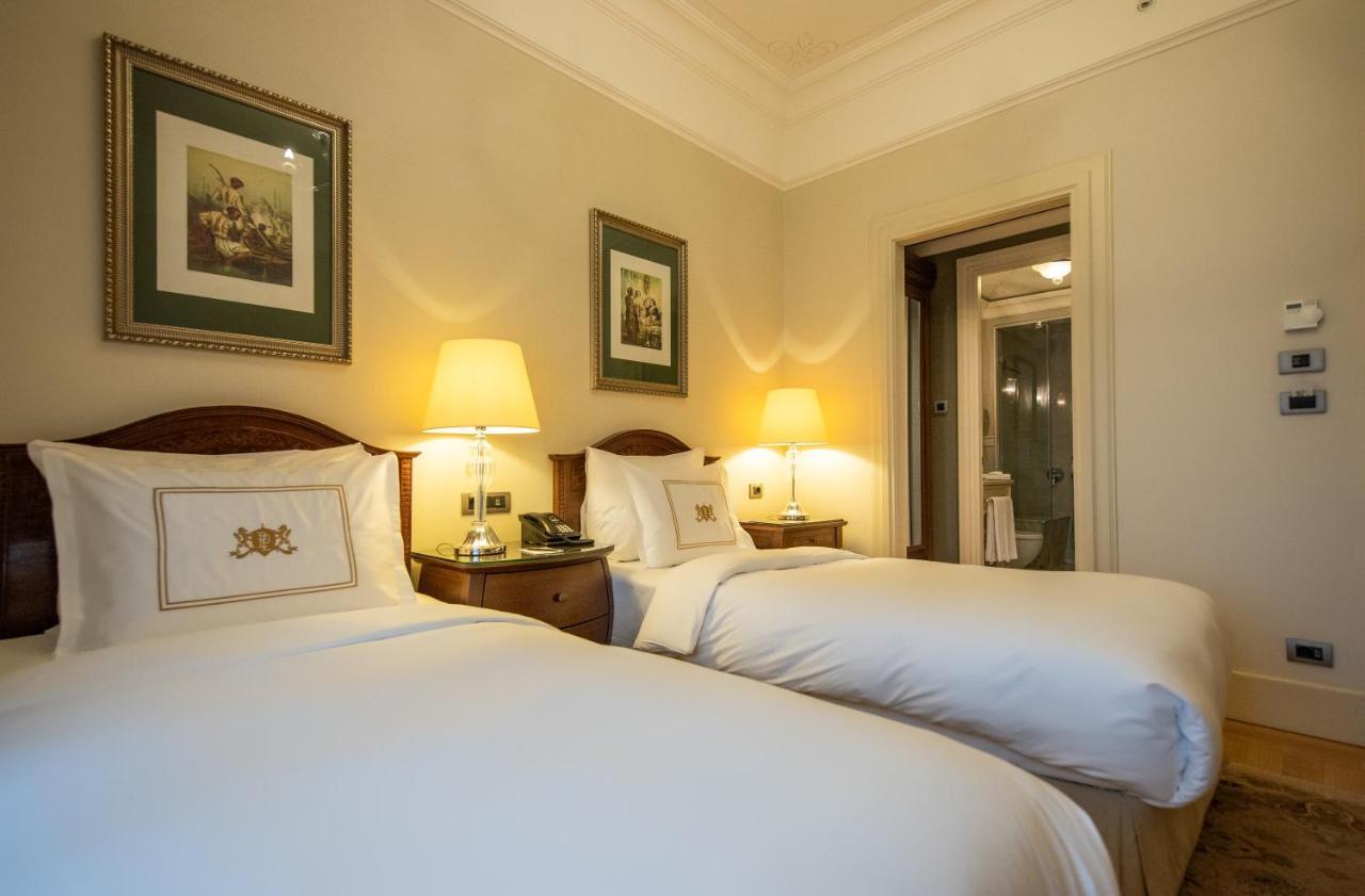 Pera Palace Hotel Istanbul Exterior foto A room at the hotel
