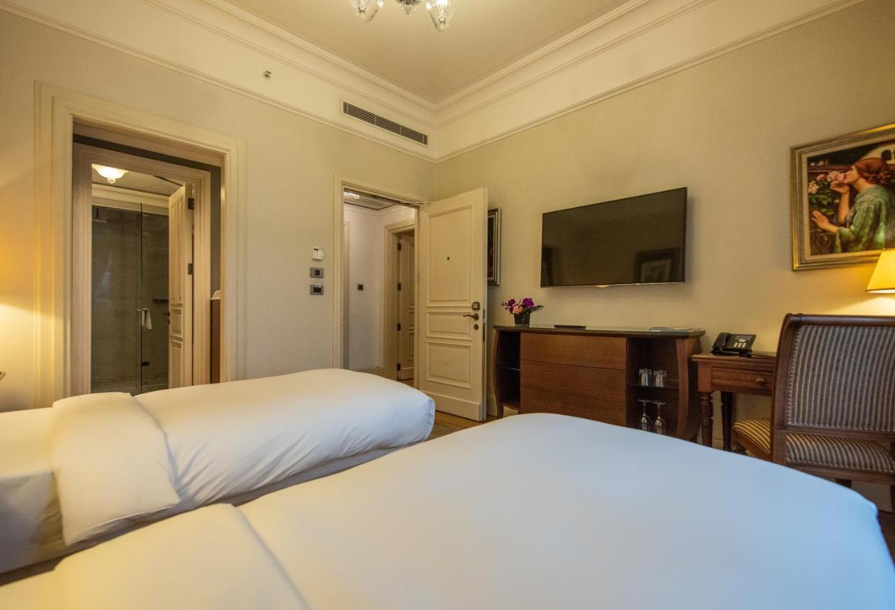 Pera Palace Hotel Istanbul Exterior foto A room at the hotel