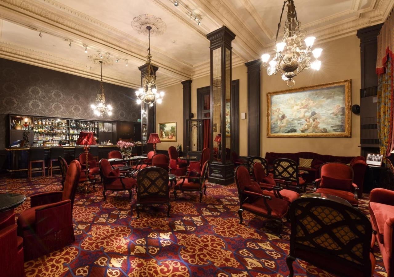 Pera Palace Hotel Istanbul Exterior foto The bar at the Ritz