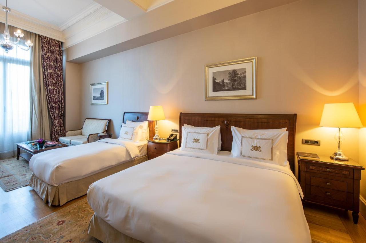 Pera Palace Hotel Istanbul Exterior foto A room at the hotel