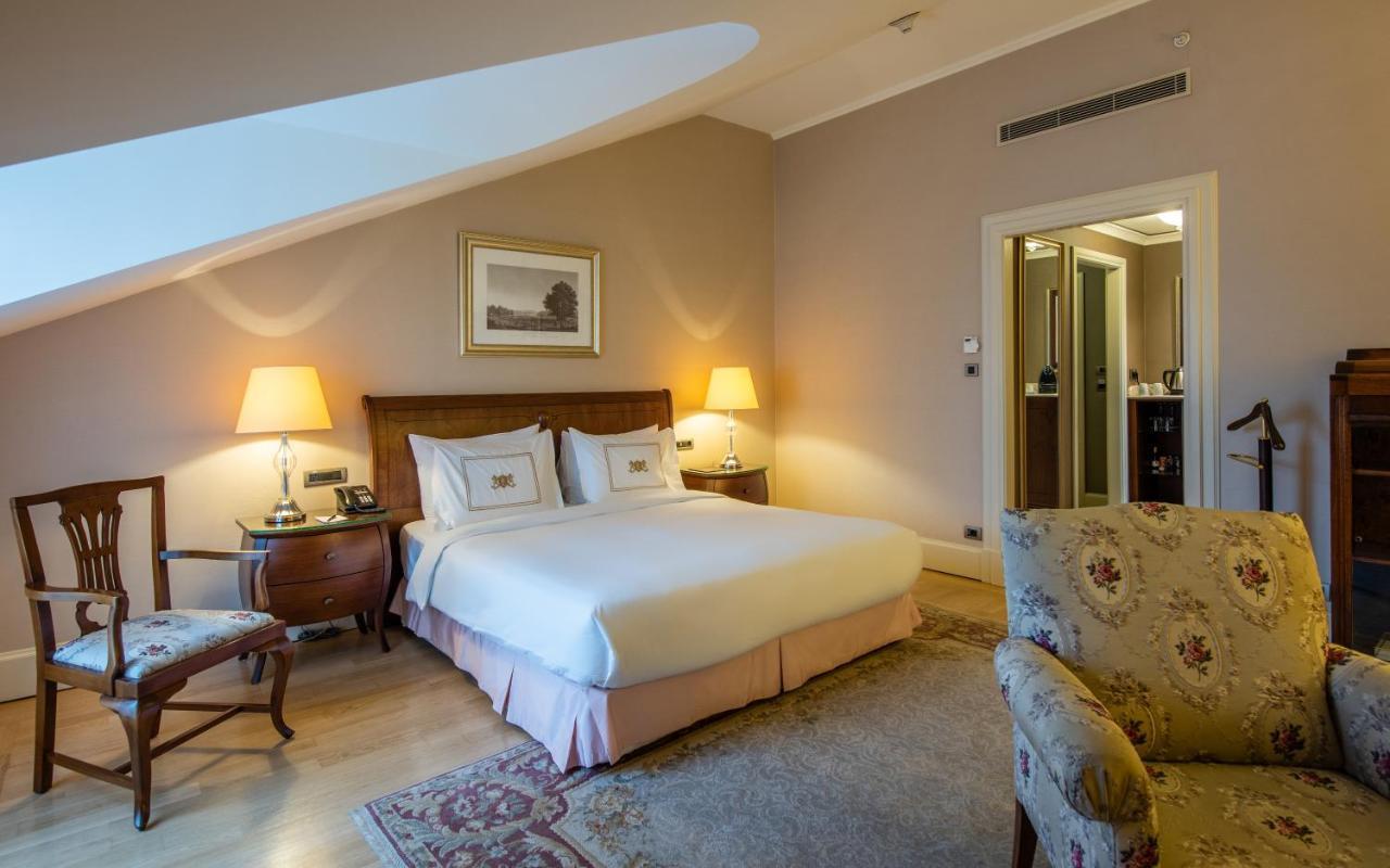 Pera Palace Hotel Istanbul Exterior foto A suite at the hotel